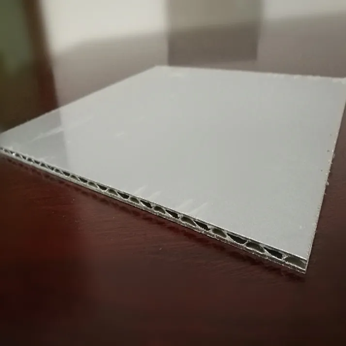 Alumiini aallotettu paneeli